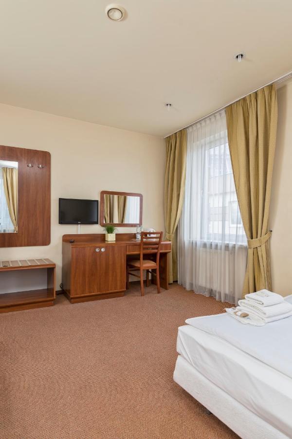 Hotel Colibra Warschau Buitenkant foto