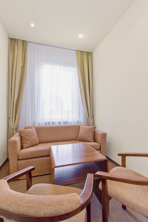 Hotel Colibra Warschau Buitenkant foto