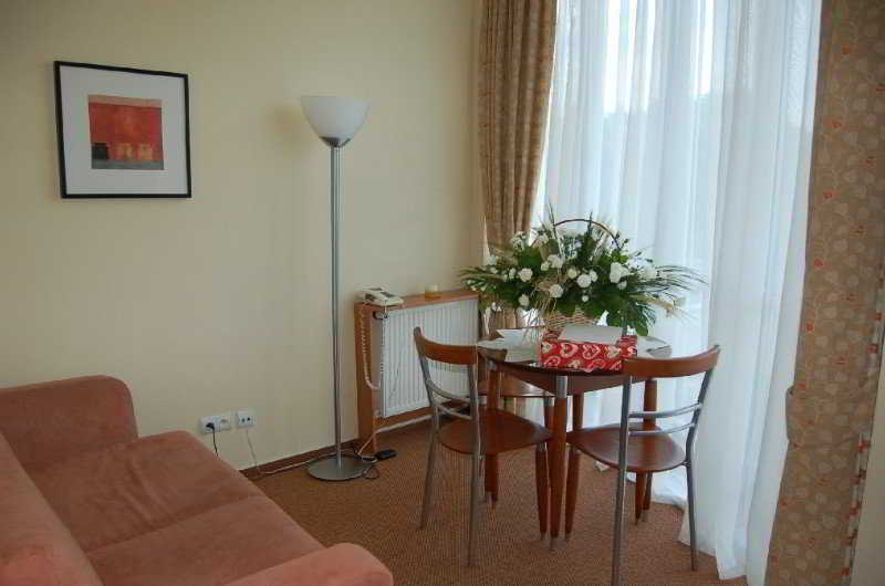 Hotel Colibra Warschau Buitenkant foto